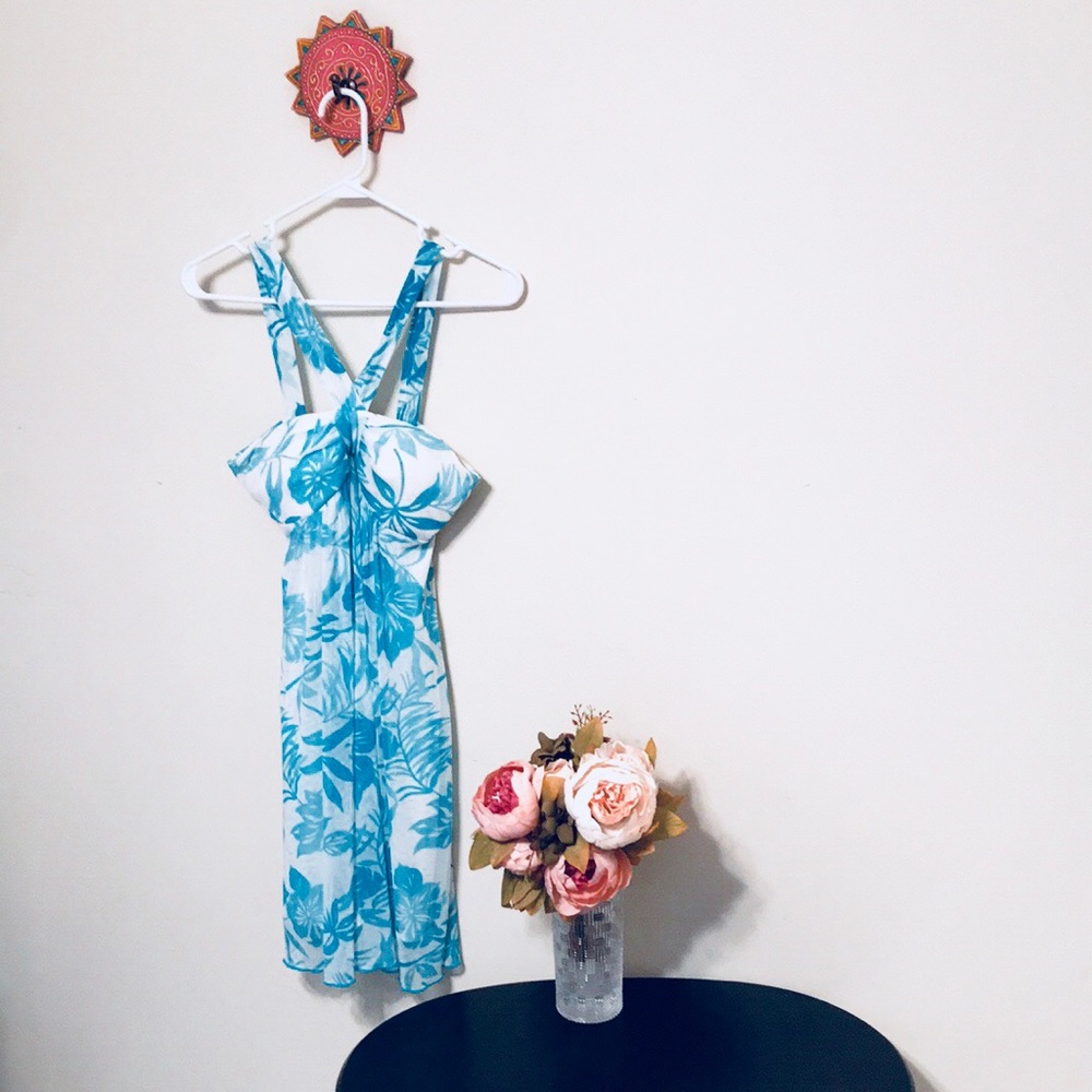 Island dress size small